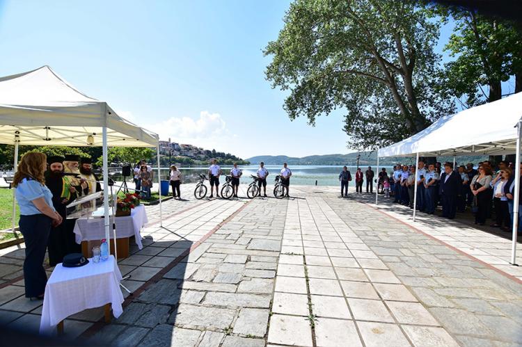 Επεκτάθηκε και στην πόλη της Καστοριάς ο επιτυχημένος θεσμός της αστυνόμευσης με ποδήλατα 