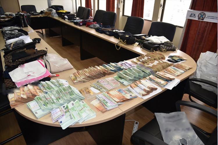  ΥΠΟΘΕΣΗ ΕΞΑΡΘΡΩΣΗΣ ΔΥΟ ΕΓΚΛΗΜΑΤΙΚΩΝ ΟΡΓΑΝΩΣΕΩΝ ΠΟΥ ΕΝΕΧΟΝΤΑΙ ΣΕ ΚΑΚΟΥΡΓΗΜΑΤΙΚΗΣ ΜΟΡΦΗΣ ΠΛΑΣΤΟΓΡΑΦΙΕΣ ΓΙΑ ΤΗΝ ΕΙΣΑΓΩΓΗ ΣΤΗ ΧΩΡΑ ΜΑΣ ΠΡΟΪΟΝΤΩΝ ΚΑΙ ΣΕ ΞΕΠΛΥΜΑ ΜΑΥΡΟΥ ΧΡΗΜΑΤΟΣ