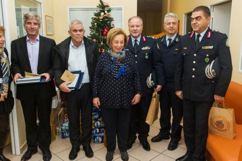 Στο Κέντρο Βρεφών «Μητέρα» και στο Κέντρο «Ανοιχτή Αγκαλιά» προσέφερε η Ελληνική Αστυνομία διάφορα είδη.