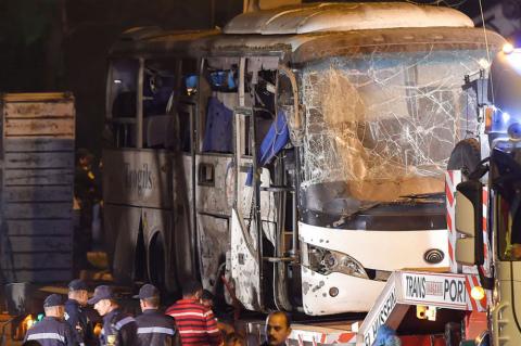ΤΟΥΛΑΧΙΣΤΟΝ 4 ΝΕΚΡΟΙ ΜΕΤΑ ΑΠΟ ΒΟΜΒΙΣΤΙΚΗ ΕΠΙΘΕΣΗ ΣΕ ΤΟΥΡΙΣΤΙΚΟ ΛΕΩΦΟΡΕΙΟ ΚΟΝΤΑ ΣΤΙΣ ΠΥΡΑΜΙΔΕΣ ΤΗΣ GIZA ΣΤΗΝ ΑΙΓΥΠΤΟ