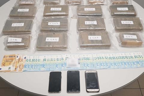 ΠΕΡΙΣΣΟΤΕΡΑ ΑΠΟ 16 ΚΙΛΑ ΚOΚΑΪΝΗΣ ΚΑΤΑΣΧΕΘΗΚΑΝ ΑΠΟ ΑΣΤΥΝΟΜΙΚΟΥΣ ΤΗΣ ΔΙΕΥΘΥΝΣΗΣ ΑΣΦΑΛΕΙΑΣ ΘΕΣΣΑΛΟΝΙΚΗΣ