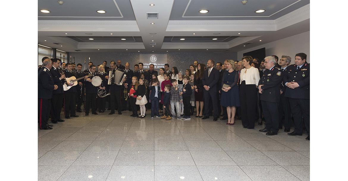 ΧΡΙΣΤΟΥΓΕΝΝΙΑΤΙΚΑ ΚΑΛΑΝΤΑ ΣΤΟ ΑΡΧΗΓΕΙΟ ΤΗΣ ΕΛΛΗΝΙΚΗΣ ΑΣΤΥΝΟΜΙΑΣ