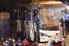 ΤΟΥΛΑΧΙΣΤΟΝ 4 ΝΕΚΡΟΙ ΜΕΤΑ ΑΠΟ ΒΟΜΒΙΣΤΙΚΗ ΕΠΙΘΕΣΗ ΣΕ ΤΟΥΡΙΣΤΙΚΟ ΛΕΩΦΟΡΕΙΟ ΚΟΝΤΑ ΣΤΙΣ ΠΥΡΑΜΙΔΕΣ ΤΗΣ GIZA ΣΤΗΝ ΑΙΓΥΠΤΟ
